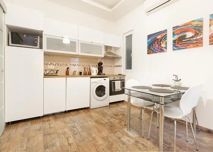 K13 Klauzal Apartment